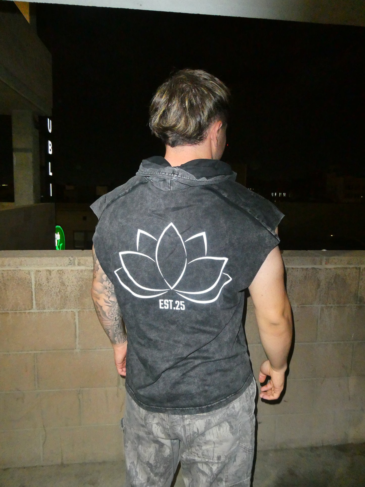 Washed hooded tank
